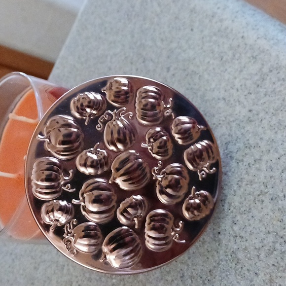 Bath & Body Works Sweet Cinnamon Pumpkin Candle - Picture 3 of 4